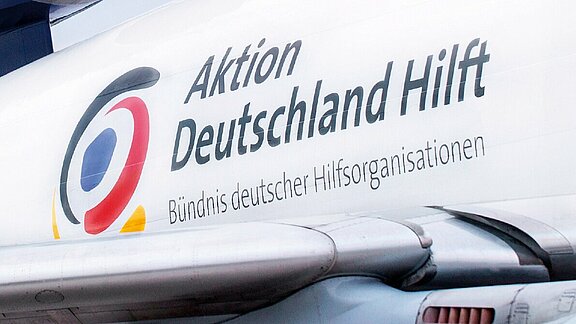 Leitwerk und Rumpfteil einer MD11F der Lufthansa Cargo mit dem Logo der "Aktion Deutschland Hilft" Leitwerk und Rumpfteil einer MD11F der Lufthansa Cargo mit dem Logo der "Aktion Deutschland Hilft"
