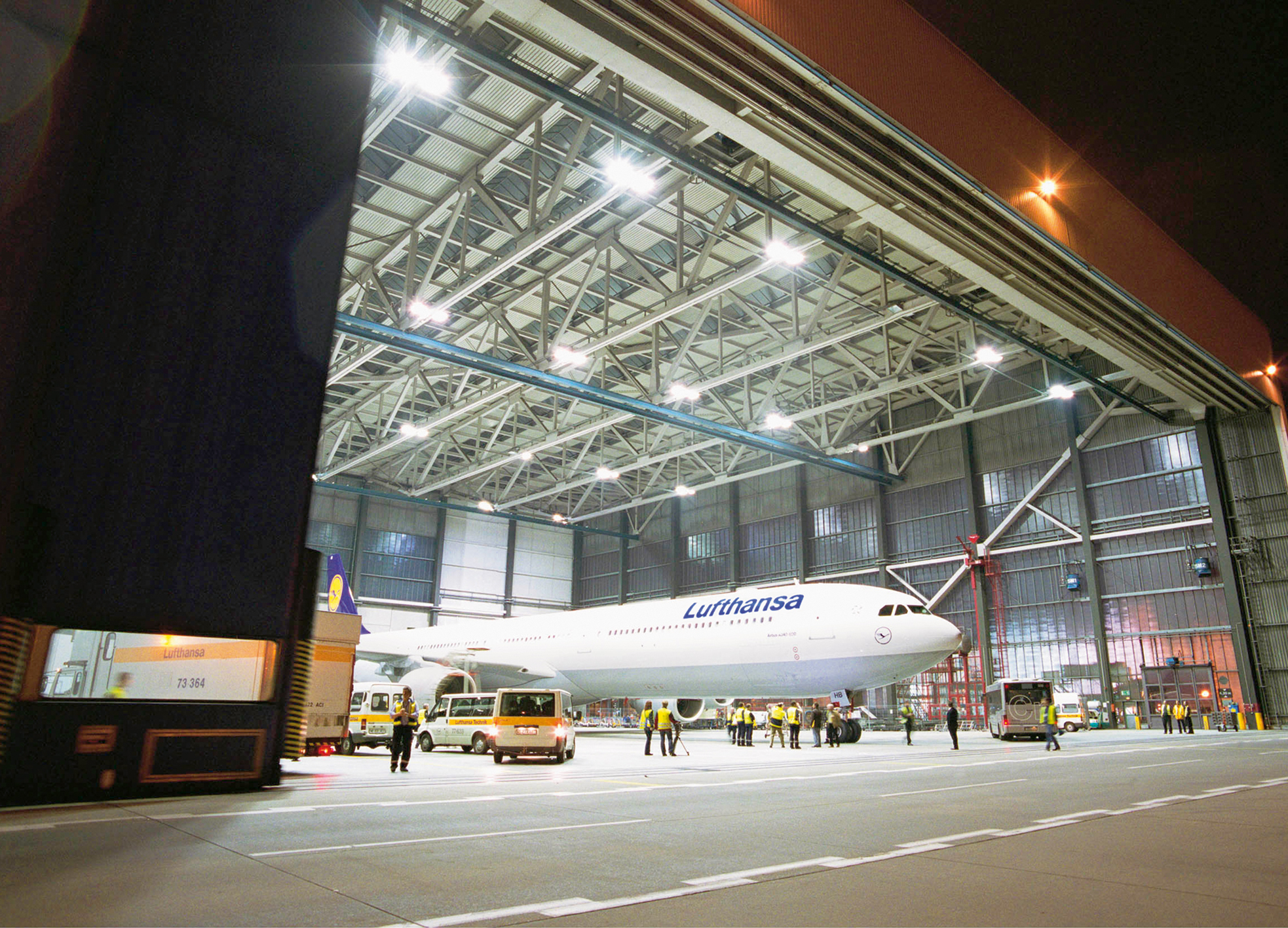 Roll-in of Lufthansa's first Airbus A340-600. Lufthansa operates one of the youngest and most environmentally friendly fleets in world aviation.