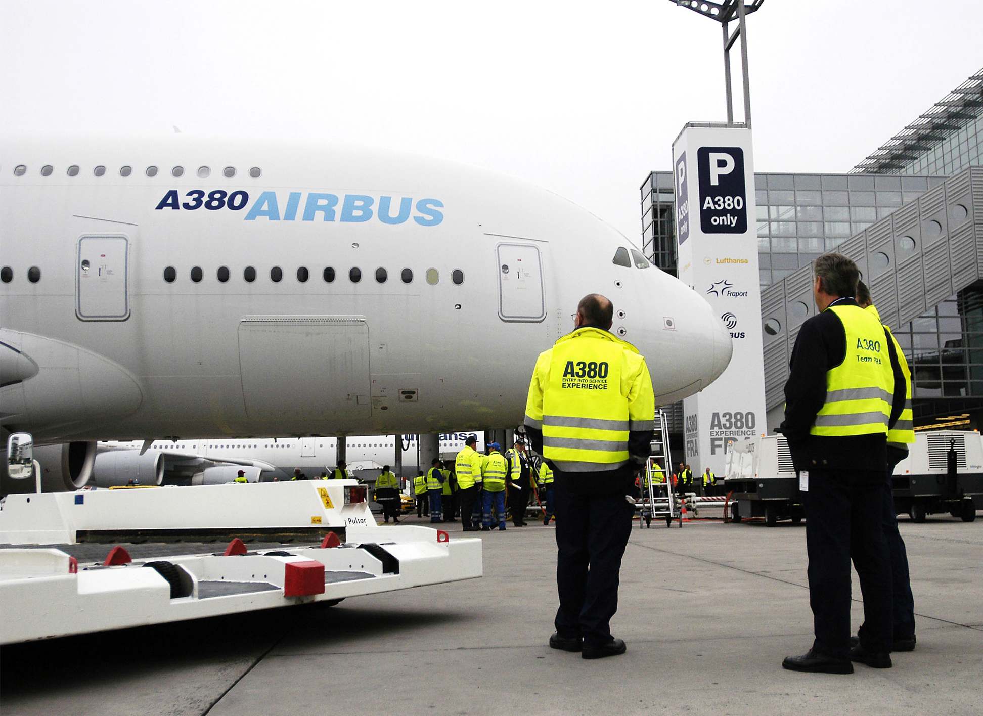 Regular passenger service testing of the A380 begins in March 2007. The super-jumbo jet is tested on the Frankfurt - New York, Chicago, Hong Kong, Washington and Munich routes.