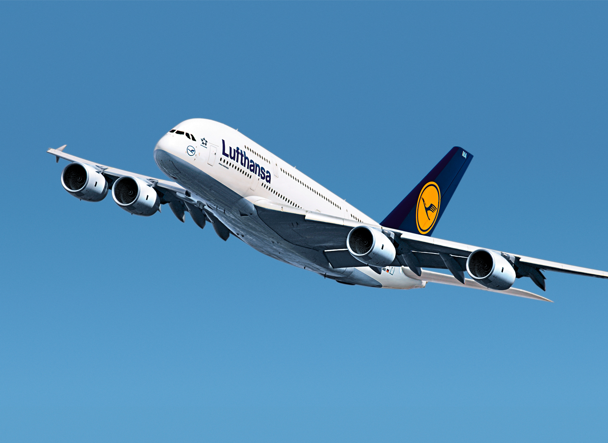 The Airbus A380: The new flagship of the Lufthansa fleet sets new standards for travel comfort, technology, and environmental efficiency.