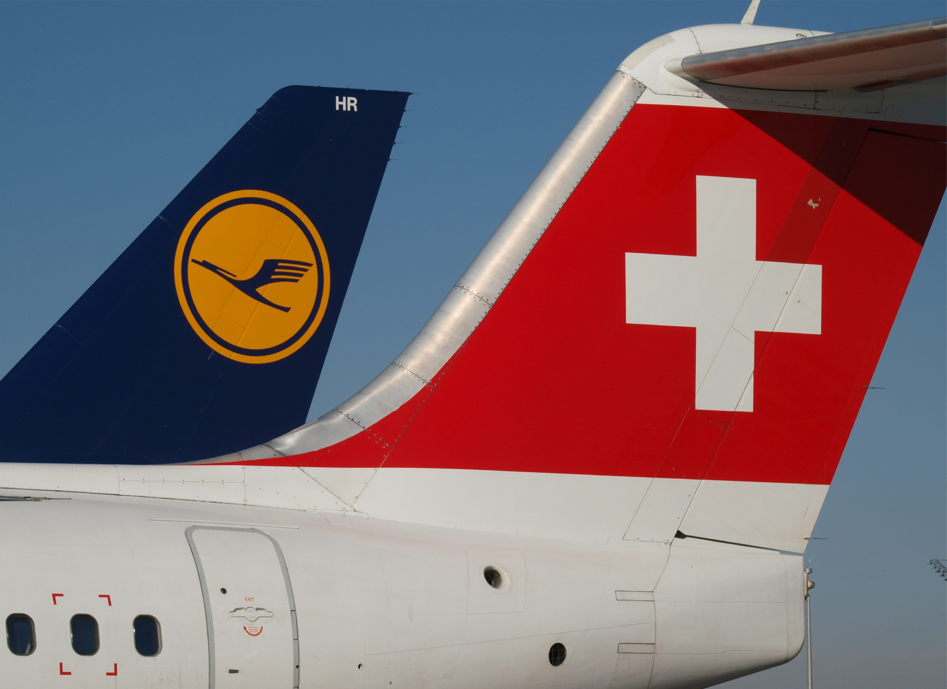 SWISS and Lufthansa aircraft at Munich Airport.