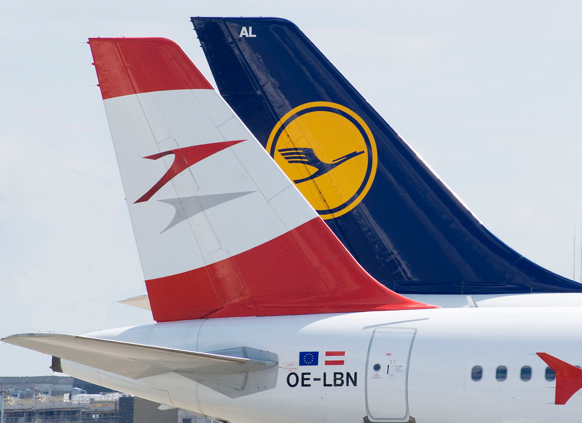 On December 5th, 2008, the supervisory board of the Austrian industrial holding company ÖIAG approves the sale to Lufthansa of the 41.56% share of Austrian Airlines owned by the Austrian state.