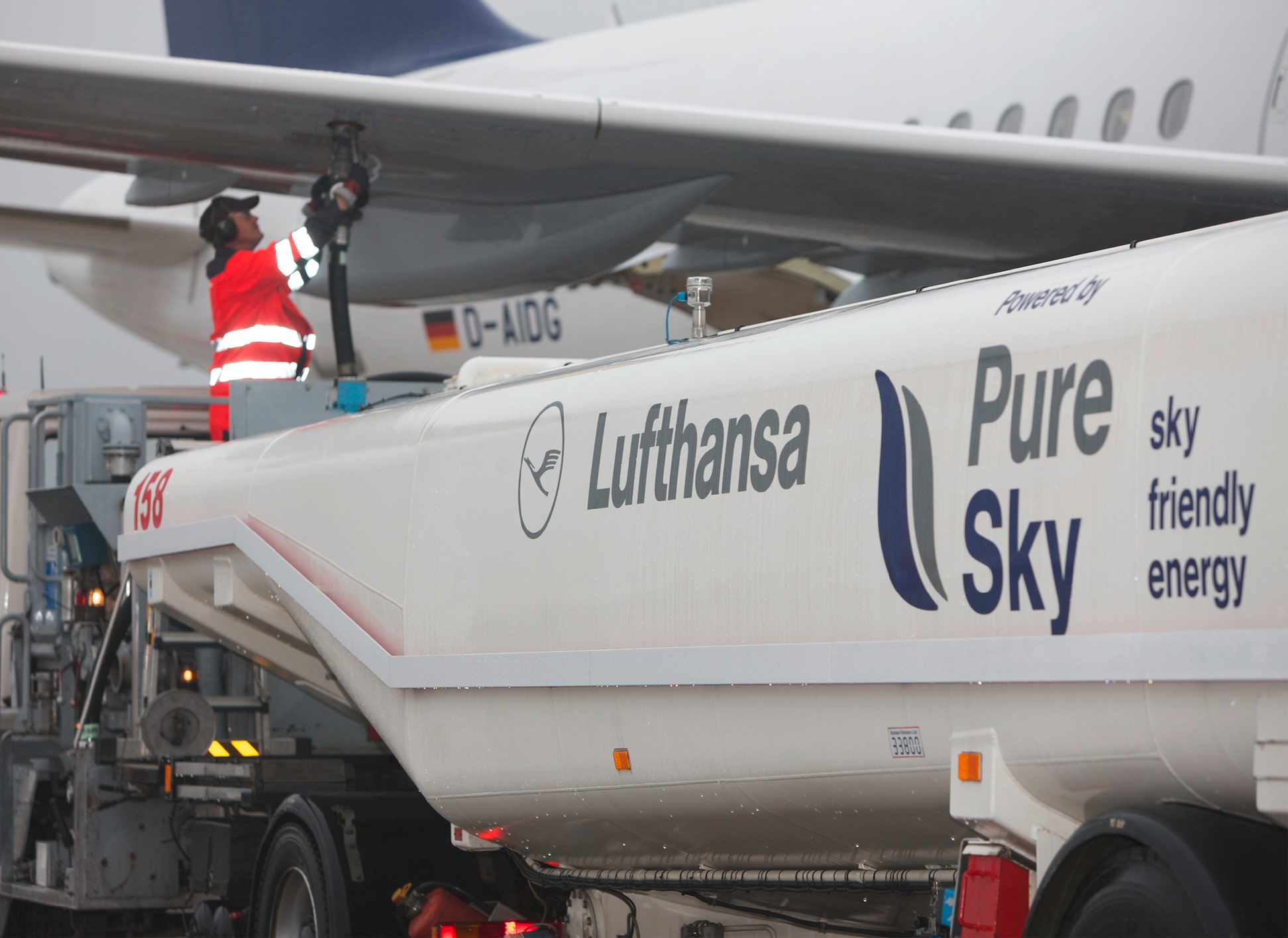 Filling up the A321 with biofuel: The six-month biofuel trials begin on July 15th, 2011.