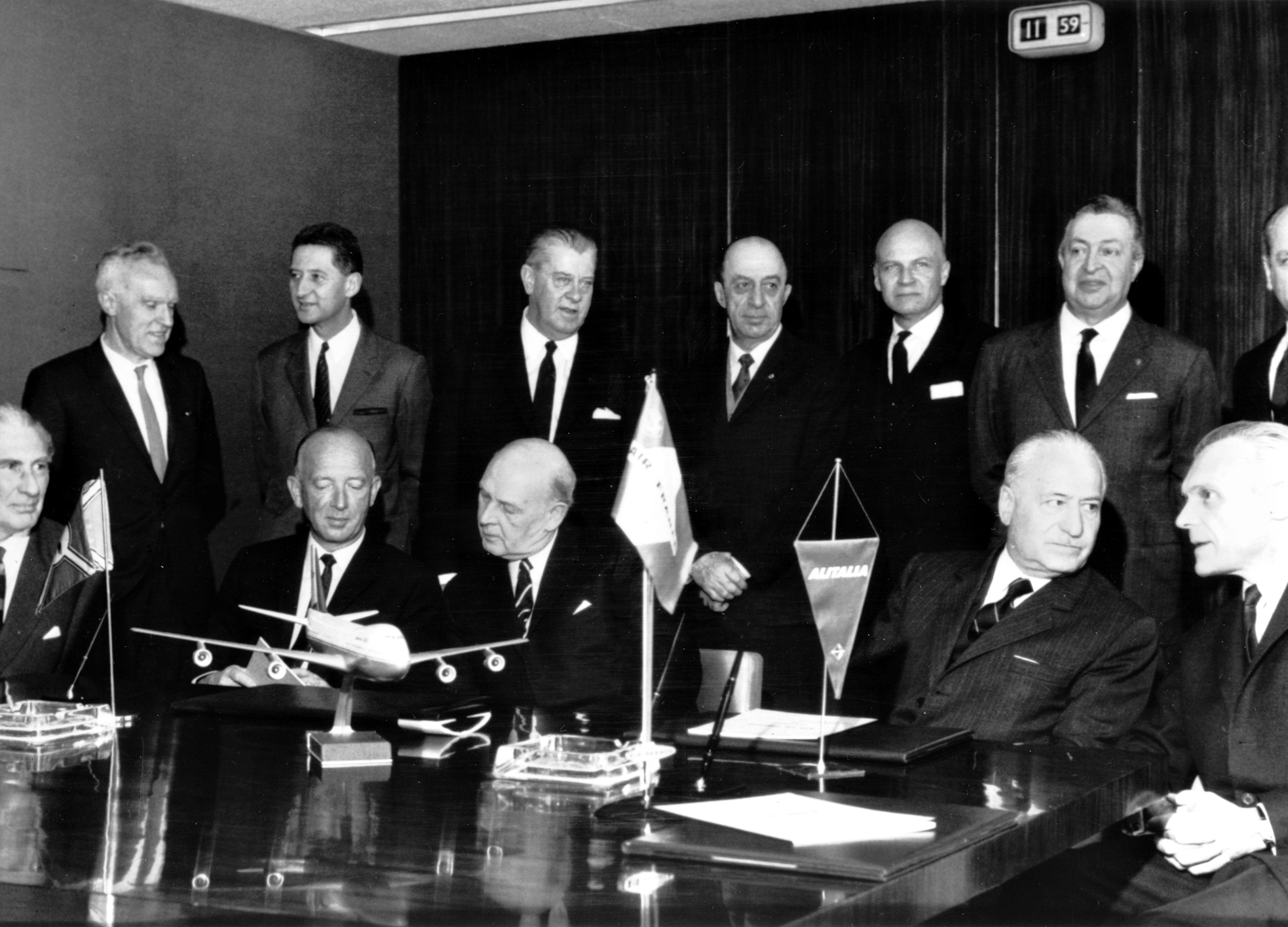 The ATLAS Group was formed with the signing of the incorporation contract on March 14, 1969. Representing Lufthansa were Dr. Herbert Culmann and Professor Gerhard Höltje.