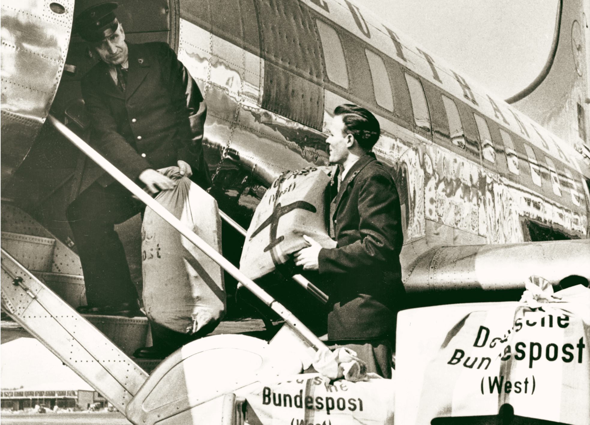 Loading mail.