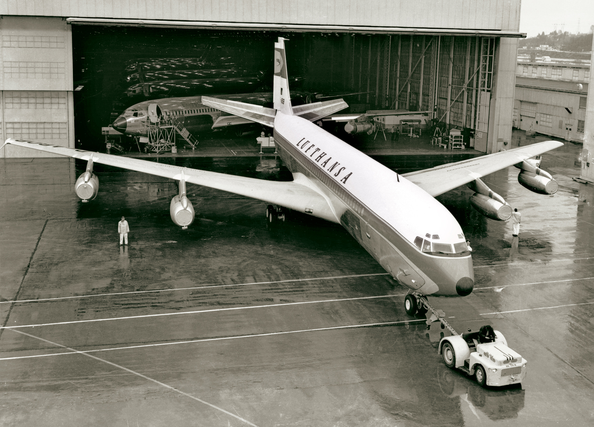 Roll-out of the first Boeing B707 for Lufthansa in November 1959.