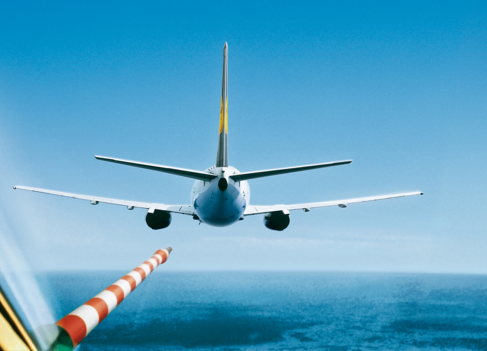 Lufthansa supports a research project headed by the German Aerospace Center (DLR), which investigates the effects that varying levels of sulfur in jet fuel have on the generation of vapor trails. For this purpose, the DLR's measuring aircraft flies closely behind a Lufthansa Boeing B737 specially assigned to this mission.