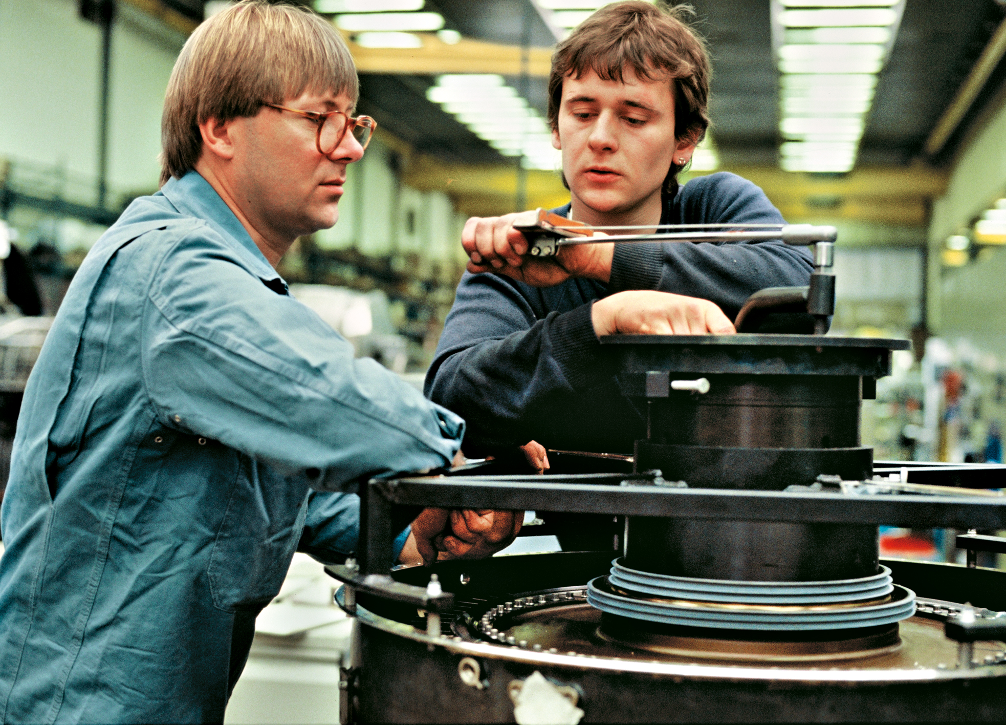 Expertise in engineering: At Lufthansa, the  number one priority is safety and the highest technical standards for its aircraft. Other  airlines benefit from this competence, too,  when Lufthansa maintains, overhauls, converts or outfits aircraft on their behalf.