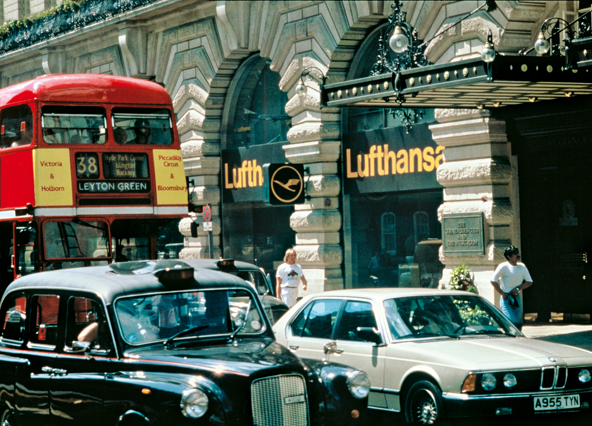 Being busy, in a hurry, pressed for time - these are all features of everyday life. Lufthansa meets  its customers' needs by using state-of-the-art reservations systems and ground handling, offering a timetable in tune with demand and painstakingly maintaining aircraft of the latest generation.