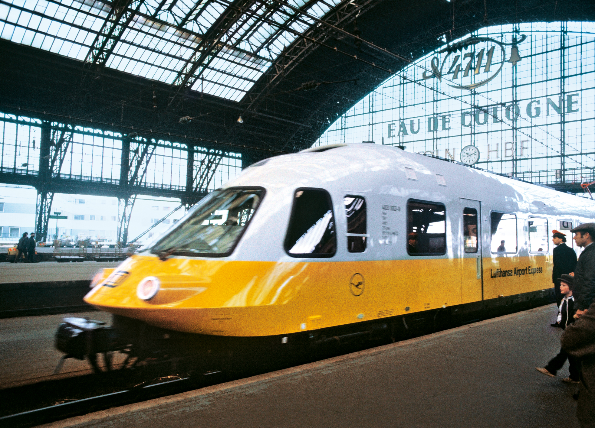 The Lufthansa Airport Express linked Dusseldorf, Cologne and Bonn with Frankfurt Airport. Lufthansa is the world's first airline to operate  a train service.