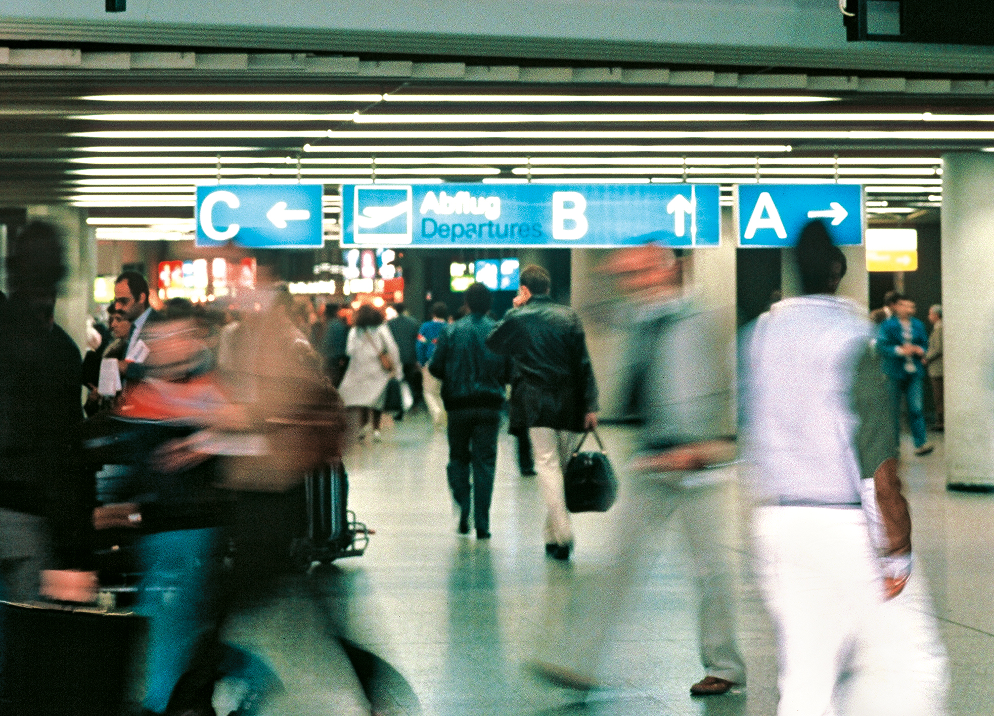 Being busy, in a hurry, pressed for time - these are all features of everyday life. Lufthansa meets  its customers' needs by using state-of-the-art reservations systems and ground handling, offering a timetable in tune with demand and painstakingly maintaining aircraft of the latest generation.