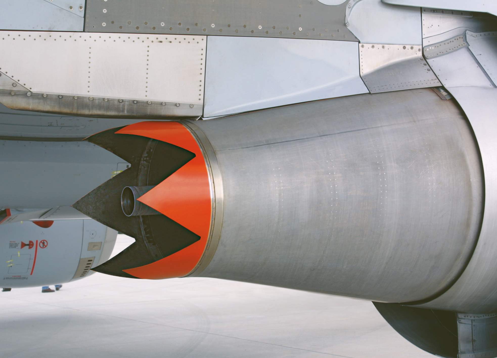 By testing the socalled “chevron nozzle” in the context of the joint project “Quiet Aircraft,” Lufthansa and the German Aerospace Center (DLR) explored innovative ways of cutting back noise emissions from flying.