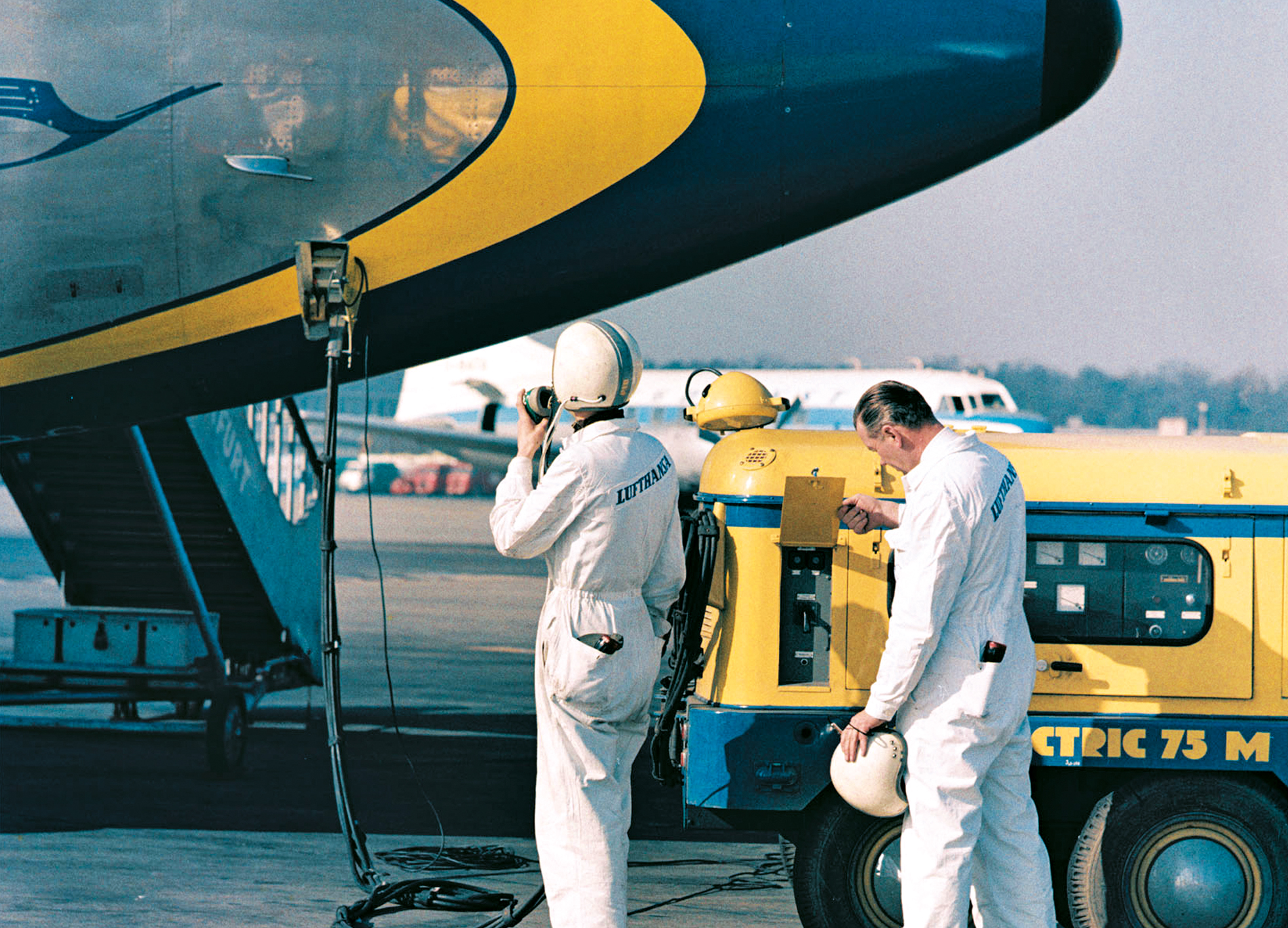 Preparing for takeoff: A Boeing B707 is refueled.