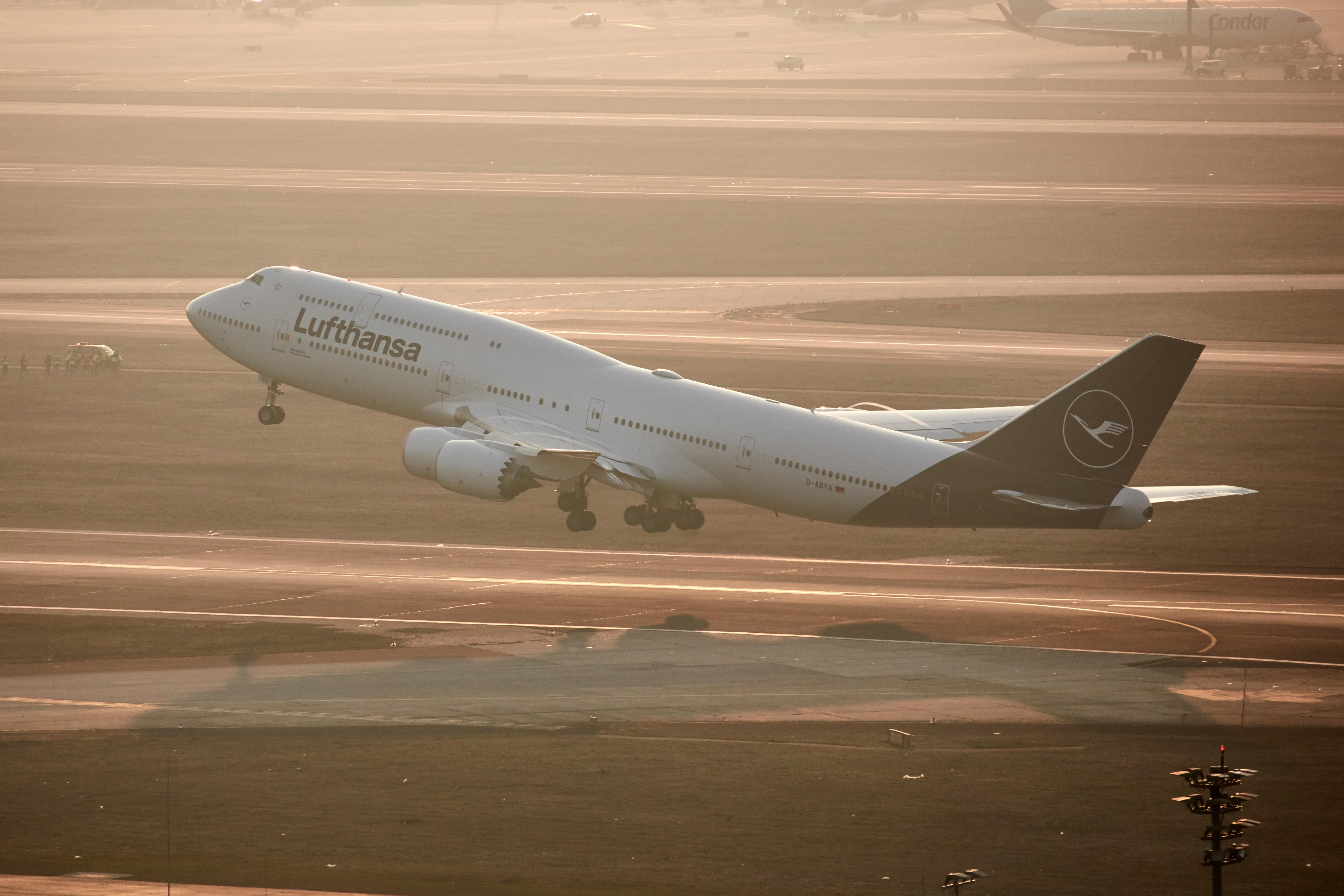Gude, Moin und Servus – Lufthansa Jumbo grüßt heute im neuen Design